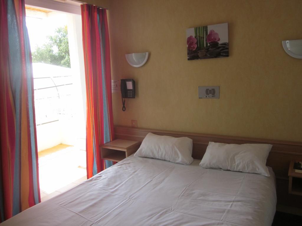 Hotel La Chaumiere 2*